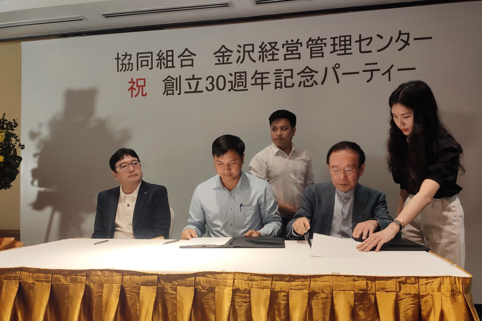 VXUT - Trường Đại học Công nghệ Vạn Xuân ký thỏa thuận hợp tác với Nghiệp đoàn Kanazawa Nhật Bản.